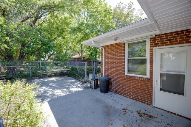 100 E Berkshire Road, Greenville, NC 27858