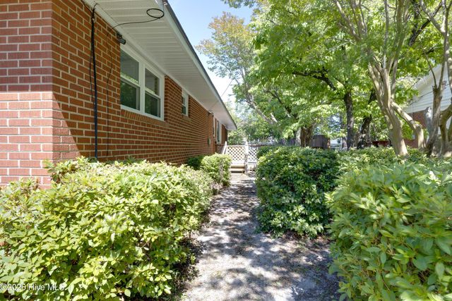 100 E Berkshire Road, Greenville, NC 27858