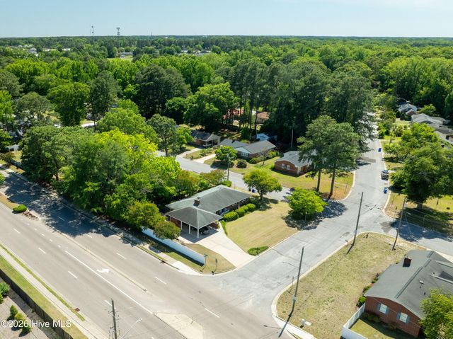 100 E Berkshire Road, Greenville, NC 27858