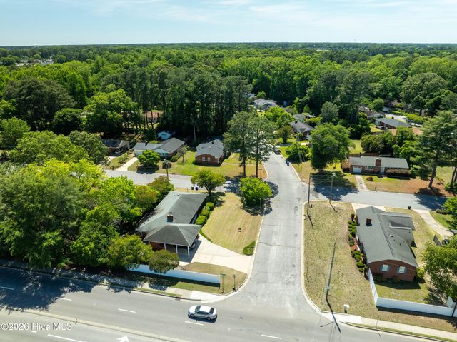 100 E Berkshire Road, Greenville, NC 27858