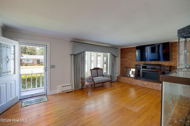 100 E Berkshire Road, Greenville, NC 27858