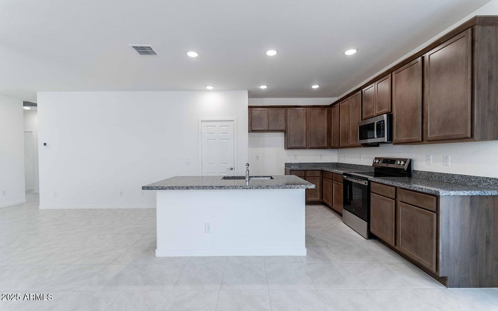 17605 N BOLERNO Drive, Maricopa, AZ 85138 — photo 5