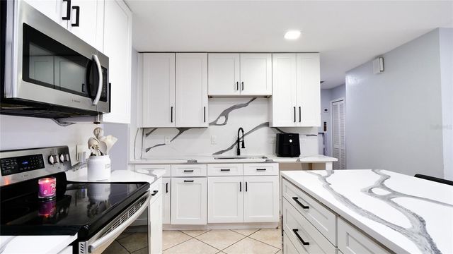 6424 YORKSHIRE RD, Tampa, FL 33634