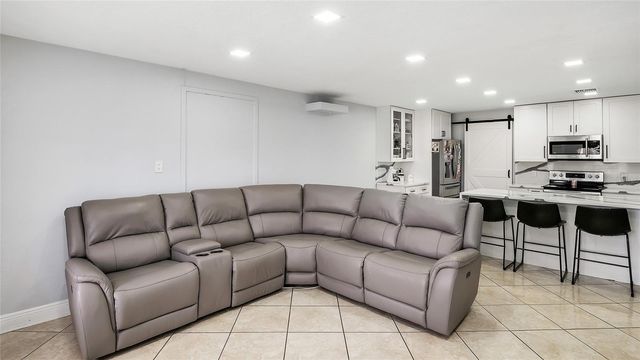 6424 YORKSHIRE RD, Tampa, FL 33634