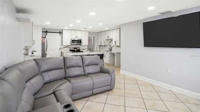 6424 YORKSHIRE RD, Tampa, FL 33634