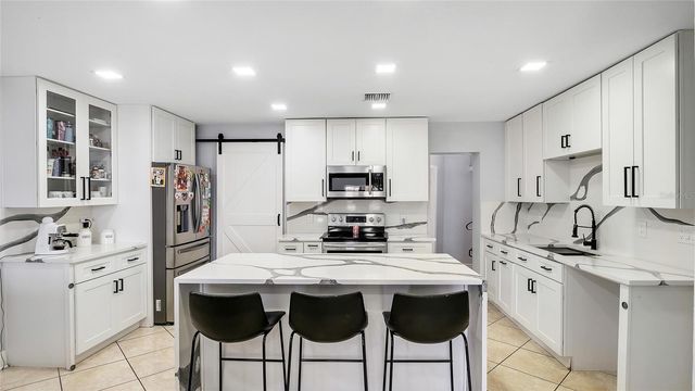 6424 YORKSHIRE RD, Tampa, FL 33634