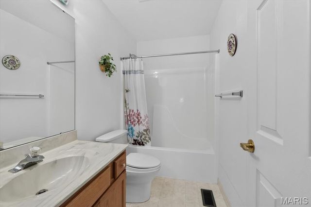 129 Braewood Circle 5C, St Charles, MO 63301
