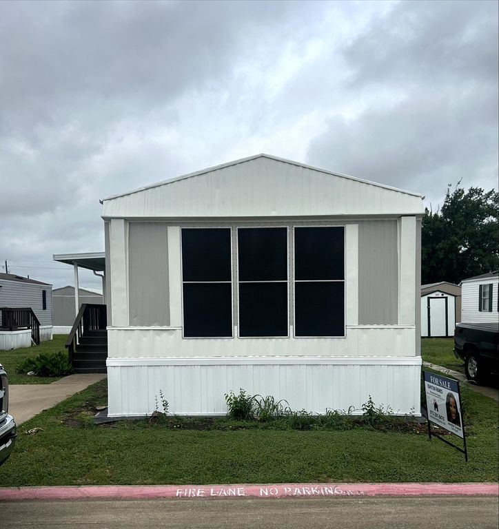 717 Byron Road, Wilmer, TX 75172