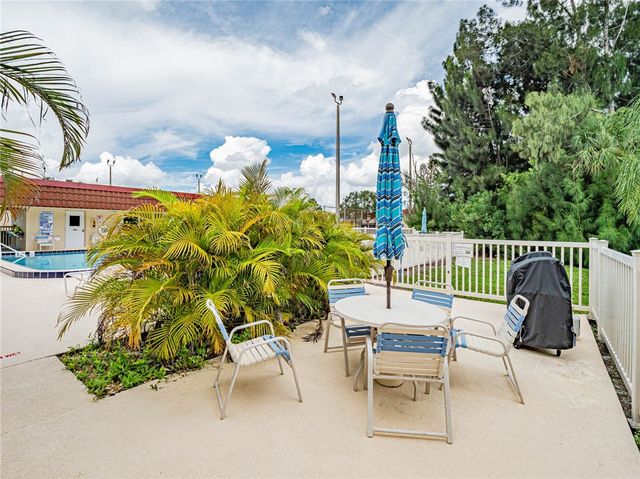 16 Vista Palm Lane 204, Vero Beach, FL 32962