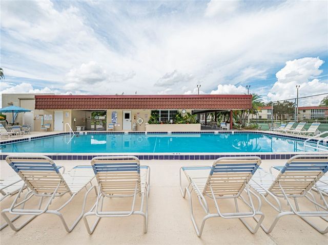 16 Vista Palm Lane 204, Vero Beach, FL 32962