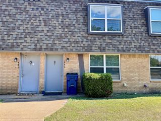 441 SW Thomas Street B, Burleson, TX 76028