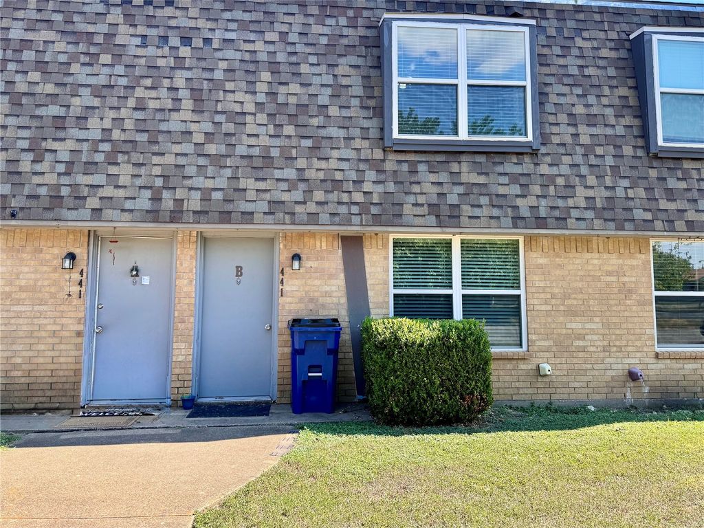 441 SW Thomas Street B, Burleson, TX 76028
