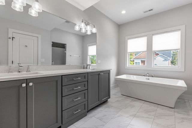 469 S Sunnyside Avenue, Elmhurst, IL 60126