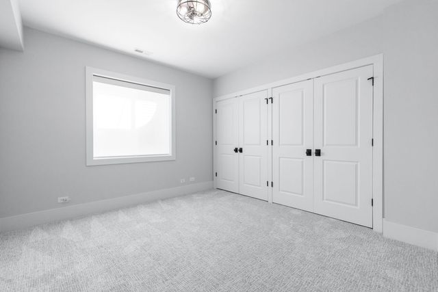 469 S Sunnyside Avenue, Elmhurst, IL 60126