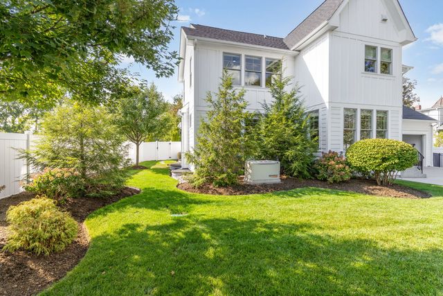 469 S Sunnyside Avenue, Elmhurst, IL 60126