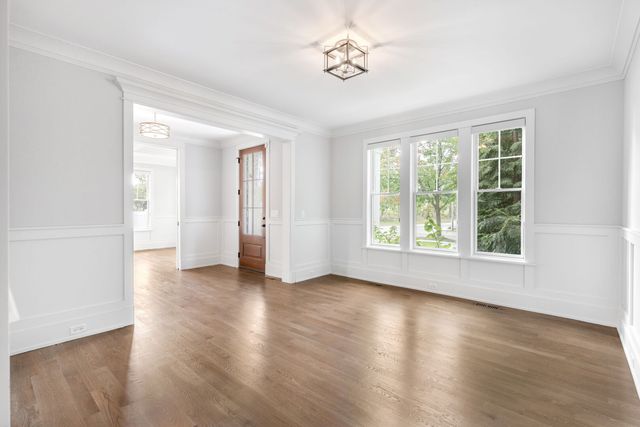 469 S Sunnyside Avenue, Elmhurst, IL 60126