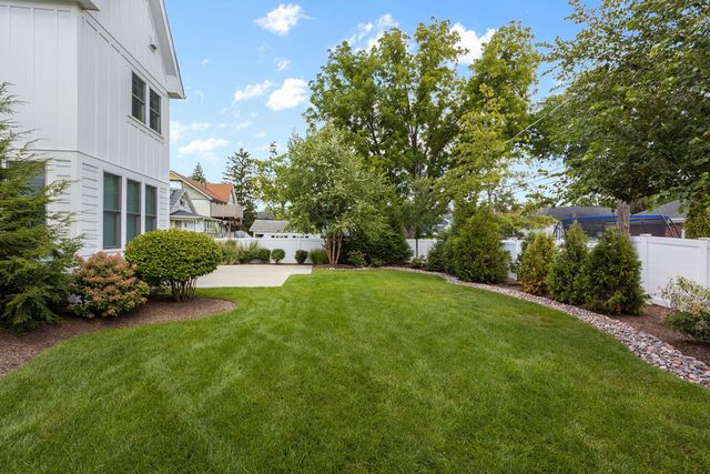 469 S Sunnyside Avenue, Elmhurst, IL 60126