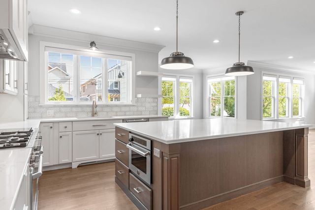 469 S Sunnyside Avenue, Elmhurst, IL 60126