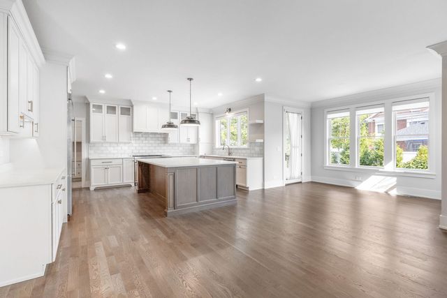 469 S Sunnyside Avenue, Elmhurst, IL 60126