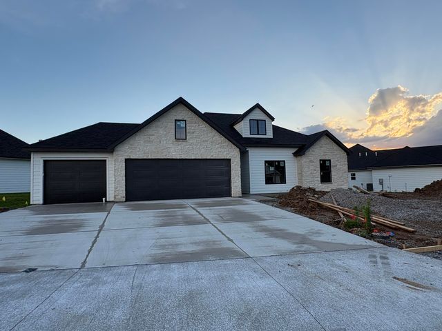 2806 MISTY FLOWER DR, Columbia, MO 65203