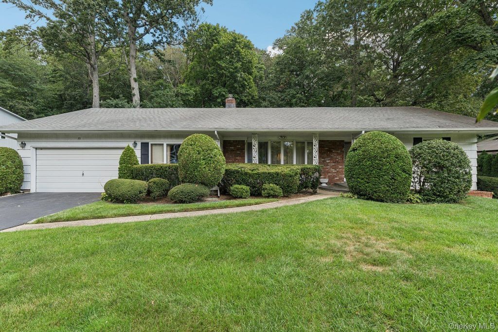 75 Mimosa Drive, Roslyn, NY 11576