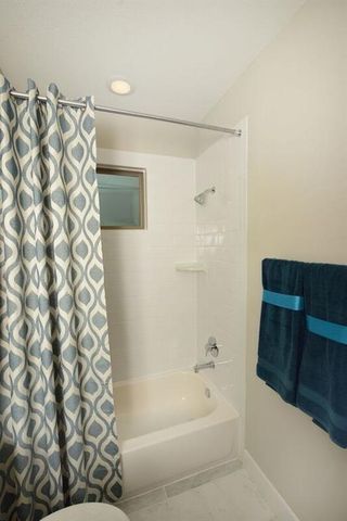 5817 E Post Oak Lane, Houston, TX 77055
