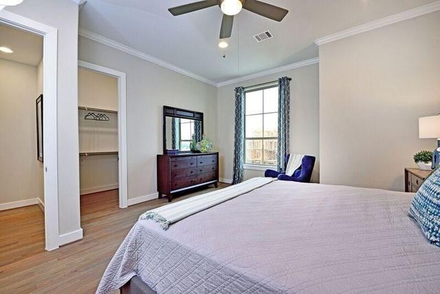 5817 E Post Oak Lane, Houston, TX 77055