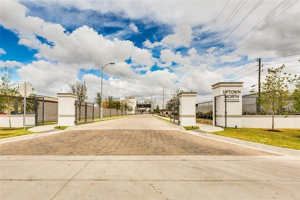 5817 E Post Oak Lane, Houston, TX 77055
