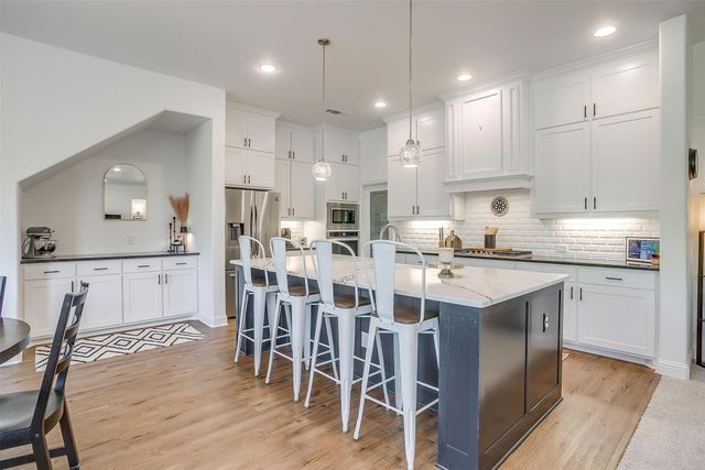 517 Ramon Street, Burleson, TX 76028