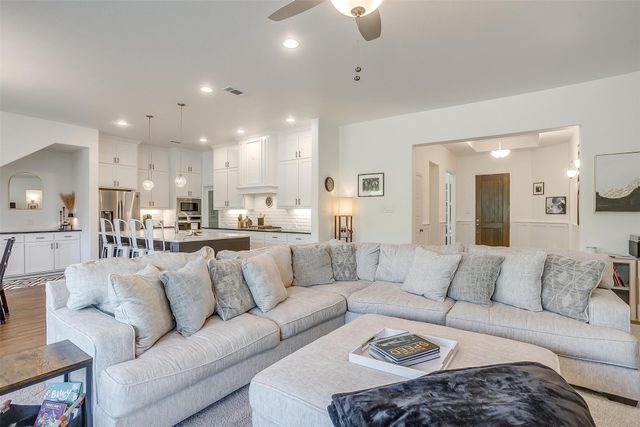 517 Ramon Street, Burleson, TX 76028