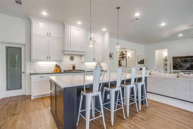 517 Ramon Street, Burleson, TX 76028