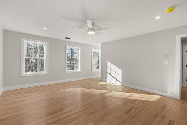 12 Peaslee Road, Rochester, NH 03867