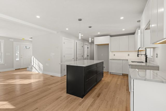 12 Peaslee Road, Rochester, NH 03867