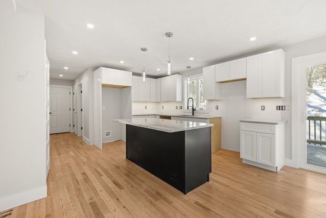 12 Peaslee Road, Rochester, NH 03867