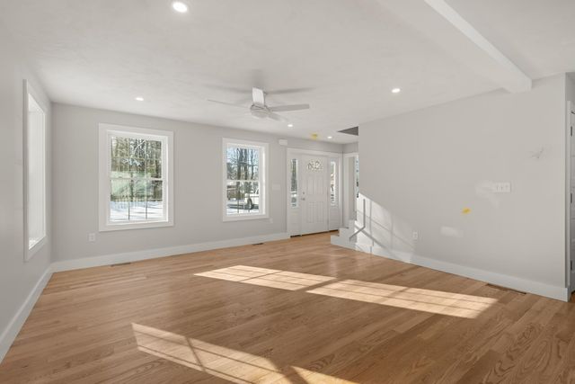 12 Peaslee Road, Rochester, NH 03867