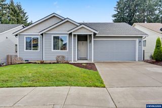 415 NW 6th St, Willamina, OR 97396