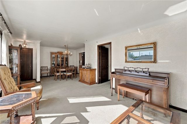 1578 Chelmsford Road, Mayfield Heights, OH 44124