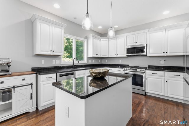 25 Saddle Hill Road, Manchester, CT 06040