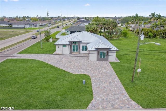 2 Nelson RD N, Cape Coral, FL 33993