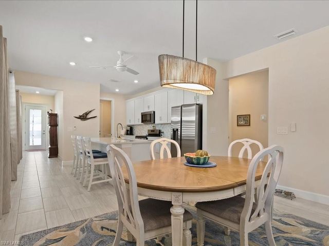 1923 Sierra CT, Naples, FL 34120