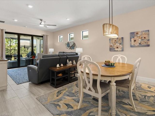 1923 Sierra CT, Naples, FL 34120