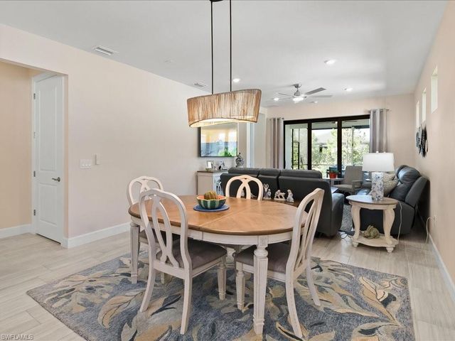 1923 Sierra CT, Naples, FL 34120