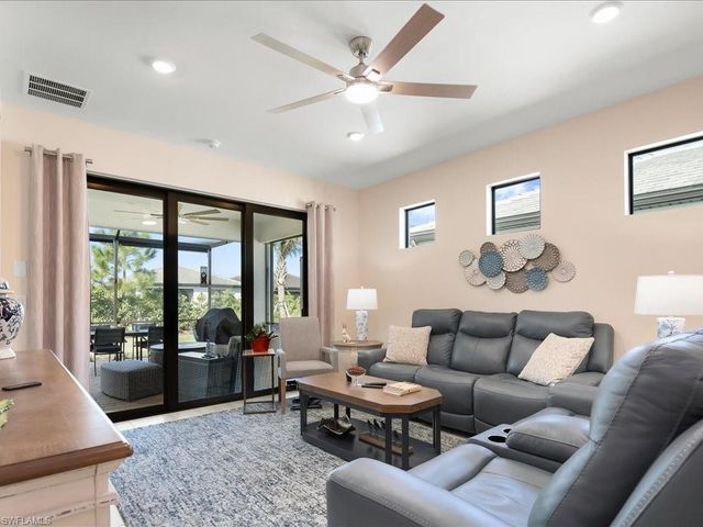 1923 Sierra CT, Naples, FL 34120