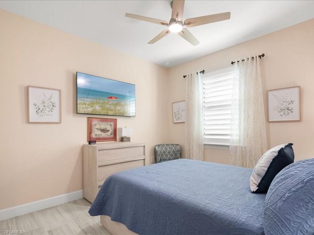 1923 Sierra CT, Naples, FL 34120