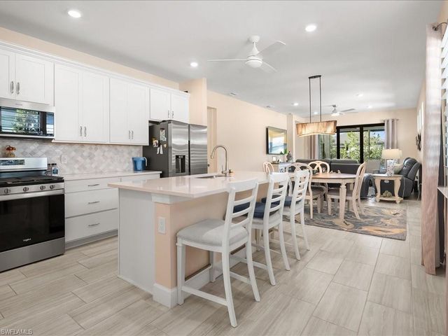 1923 Sierra CT, Naples, FL 34120