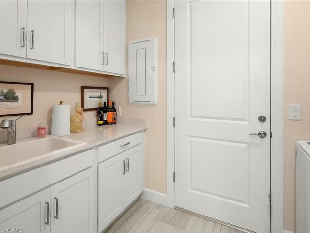 1923 Sierra CT, Naples, FL 34120