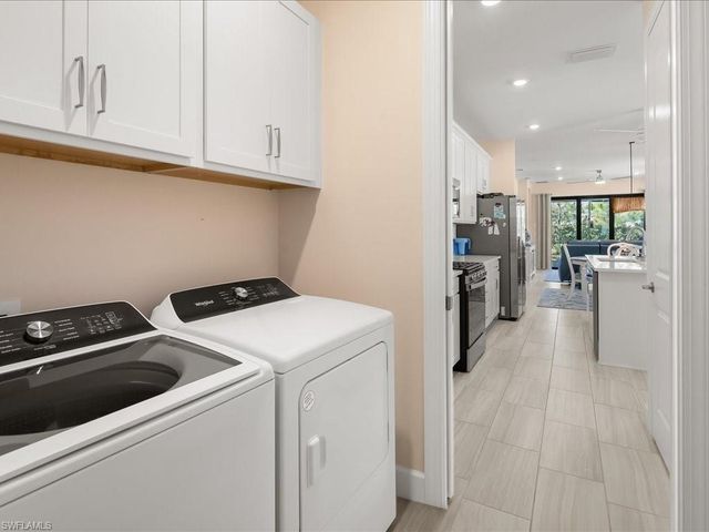 1923 Sierra CT, Naples, FL 34120