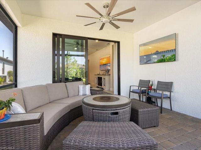 1923 Sierra CT, Naples, FL 34120