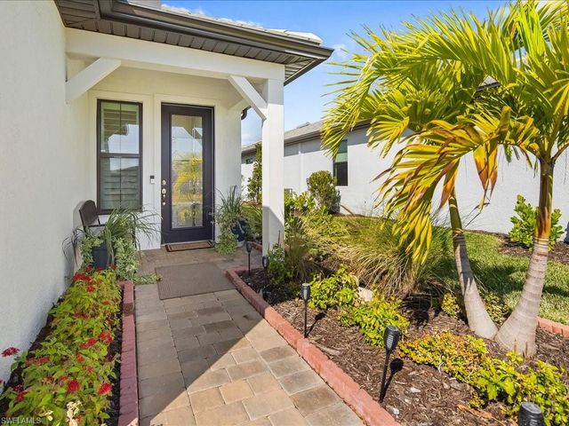 1923 Sierra CT, Naples, FL 34120