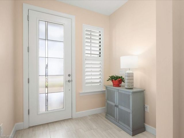 1923 Sierra CT, Naples, FL 34120